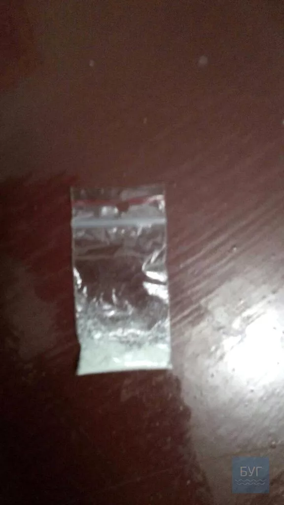 У жителя селище Благодатне поліцейські вилучили наркотики та зброю. Фото 6