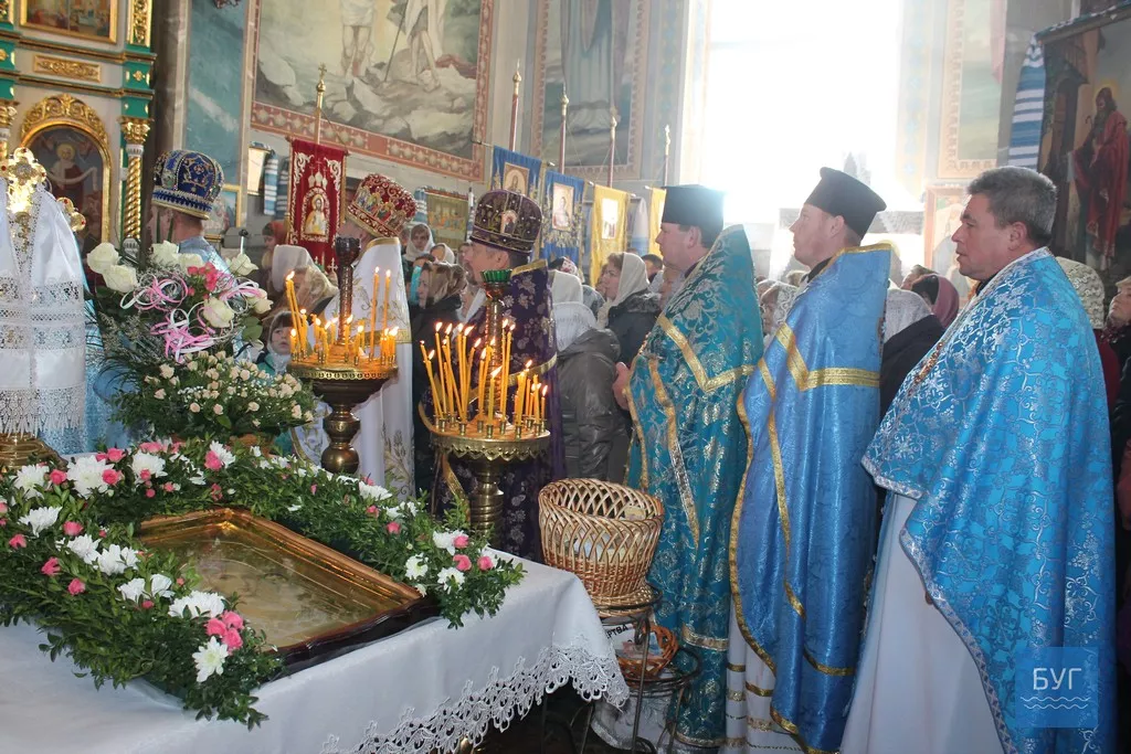 Свято - Покровському храму в Іваничах - 20 років. Відбулася урочиста архієрейська Літургія. 9