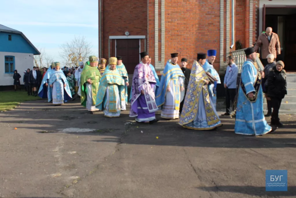 Свято - Покровському храму в Іваничах - 20 років. Відбулася урочиста архієрейська Літургія. 13