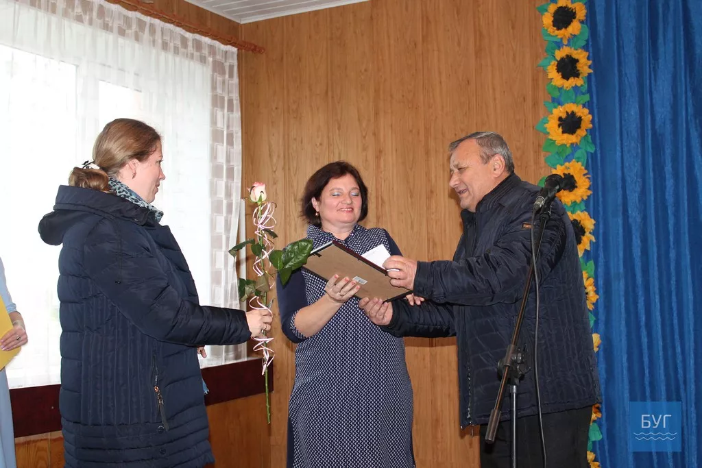 Квіти, подяки і теплі слова вітань дарували працівникам культури в Іваничах з нагоди їх свята 12