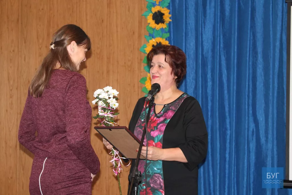 Квіти, подяки і теплі слова вітань дарували працівникам культури в Іваничах з нагоди їх свята 6