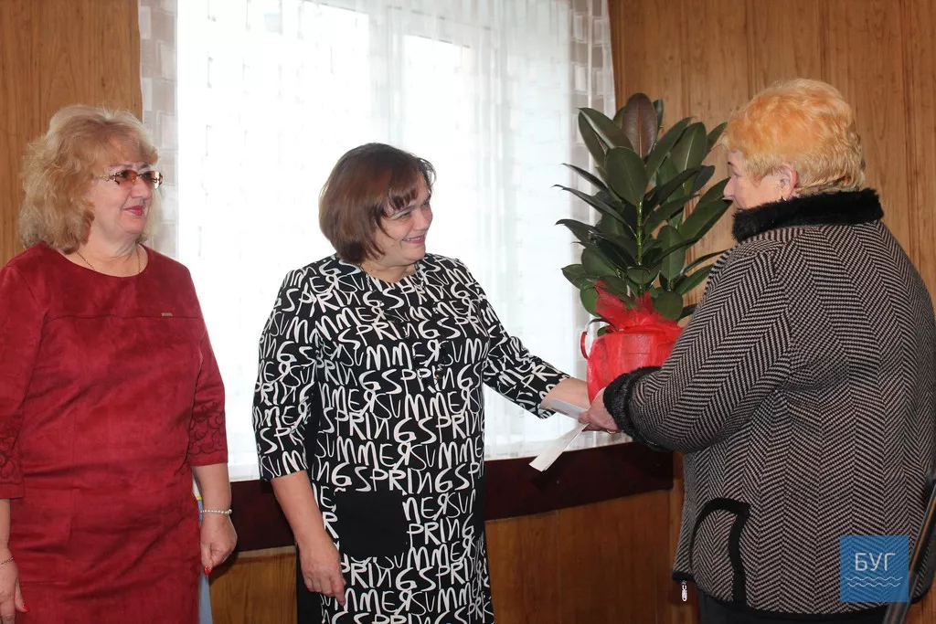 Квіти, подяки і теплі слова вітань дарували працівникам культури в Іваничах з нагоди їх свята 9