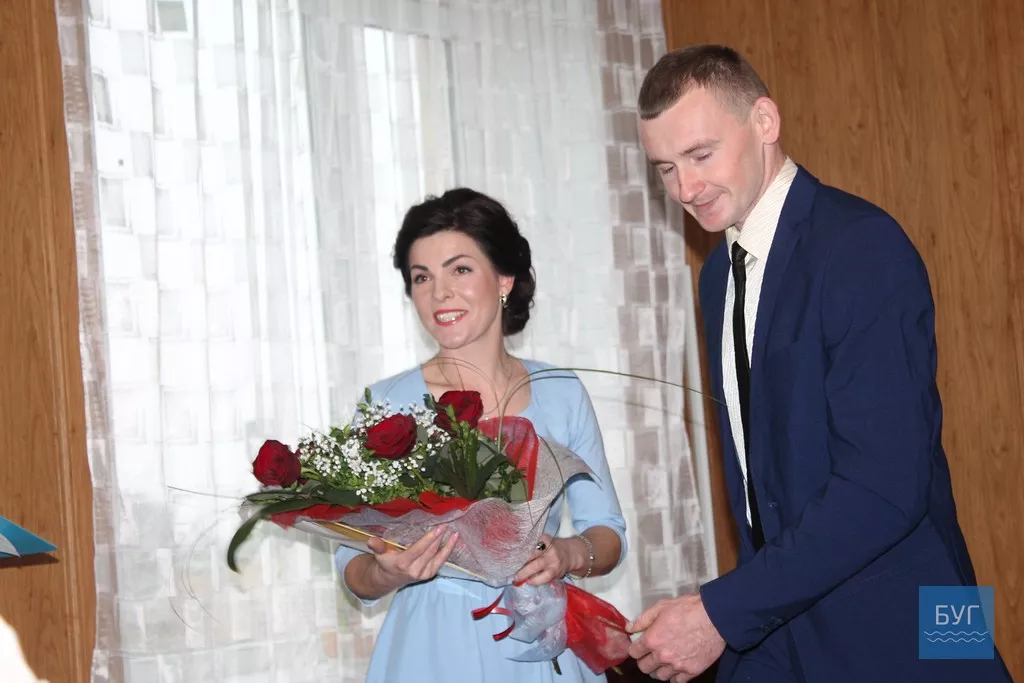 Квіти, подяки і теплі слова вітань дарували працівникам культури в Іваничах з нагоди їх свята 13