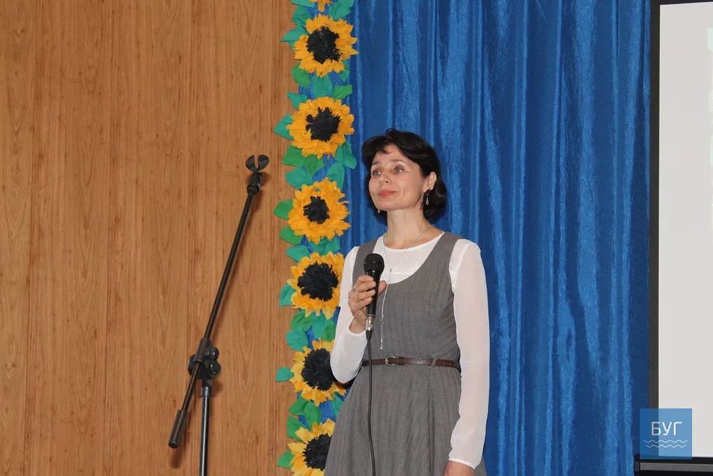 Квіти, подяки і теплі слова вітань дарували працівникам культури в Іваничах з нагоди їх свята 18