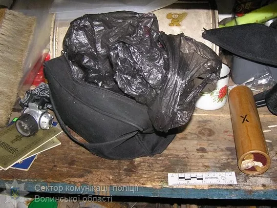 На Волині затримали чоловіка з наркотиками, вибухівкою та пістолетом 2