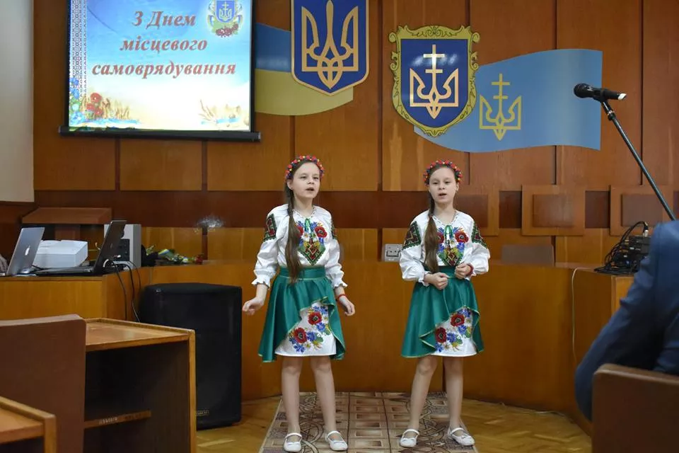 Представників Володимир-Волинської райдержадміністрації привітали з Днем держслужбовця 2