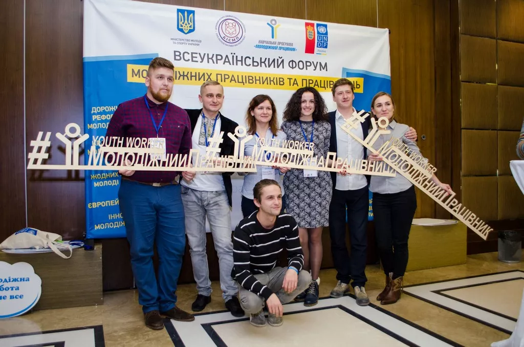 Робота нововолинського молодіжного центру "Нові крила" в десятці кращих молодіжних практик України 3