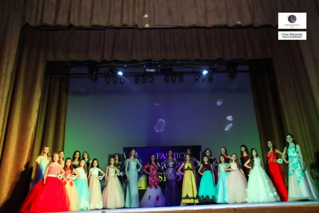 У Нововолинську відбувся конкурс «Міс красуня та Міні-міс красуня 2017» 1