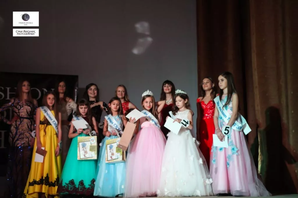 У Нововолинську відбувся конкурс «Міс красуня та Міні-міс красуня 2017» 5