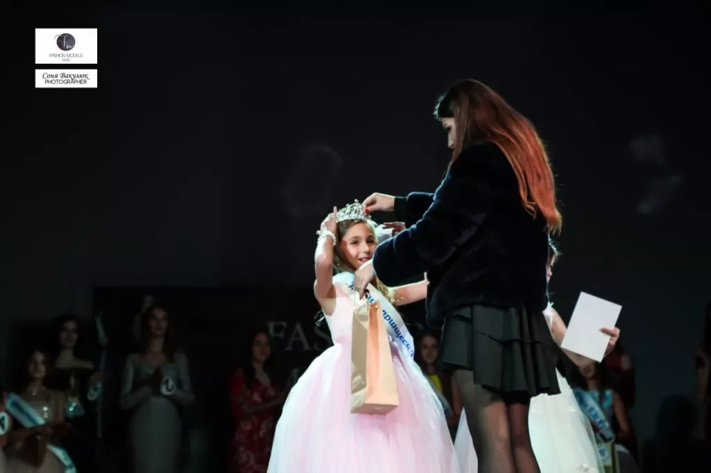 У Нововолинську відбувся конкурс «Міс красуня та Міні-міс красуня 2017» 8
