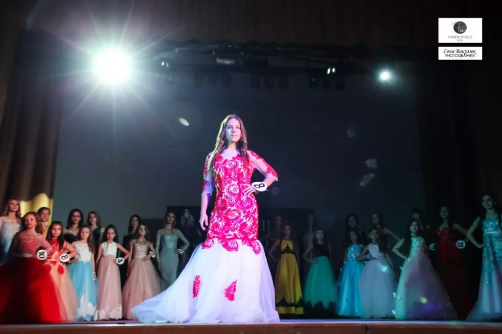 У Нововолинську відбувся конкурс «Міс красуня та Міні-міс красуня 2017» 14