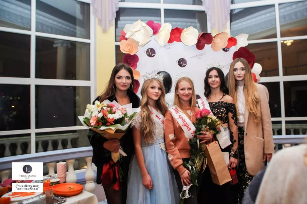 У Нововолинську відбувся конкурс «Міс красуня та Міні-міс красуня 2017» 4