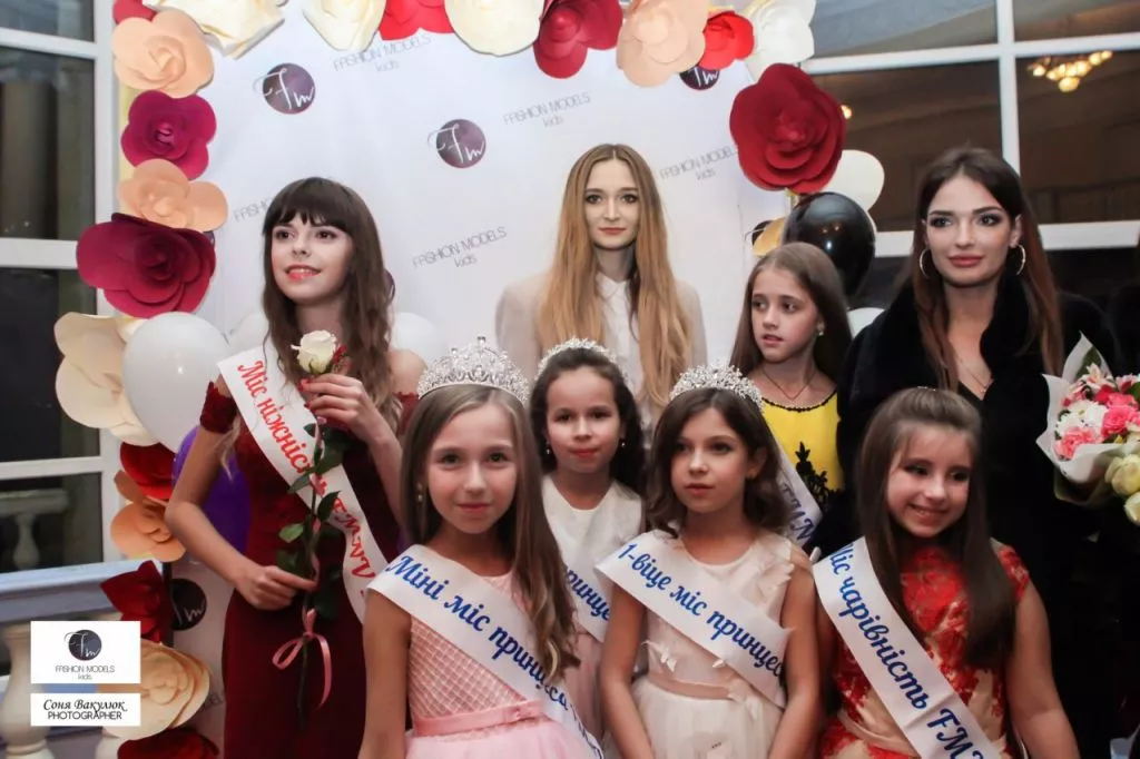 У Нововолинську відбувся конкурс «Міс красуня та Міні-міс красуня 2017» 7