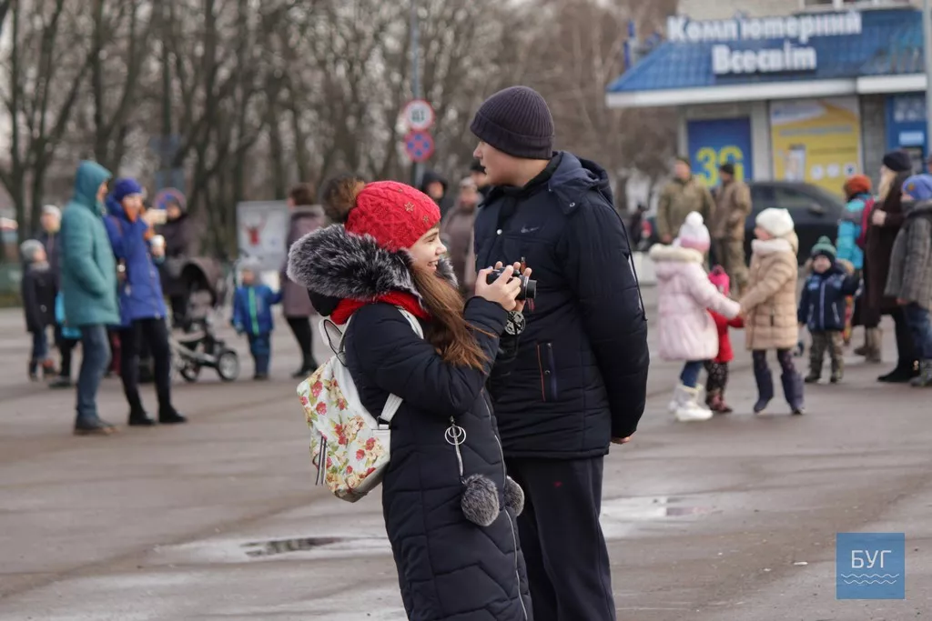 Хороводи навколо ялинки та забави для дітей - у Володимирі-Волинському продовжують святкувати Новий рік 4