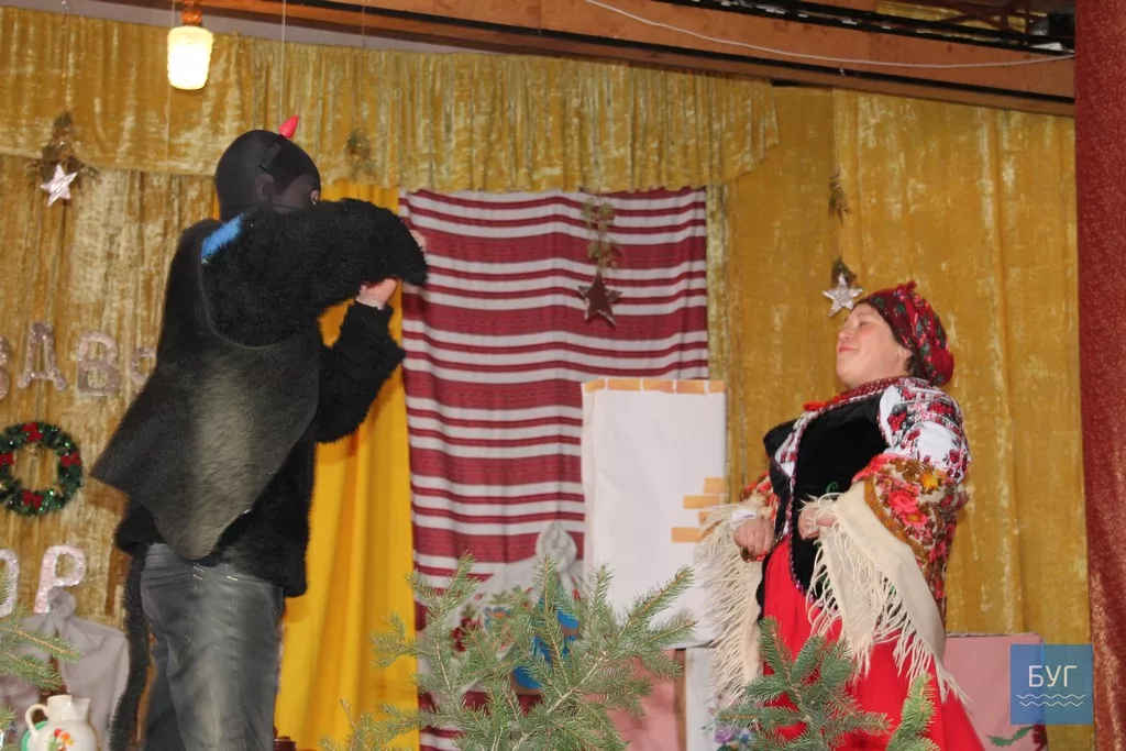 Литовезька ОТГ: вечорниці у Заставному. Найгарячіше глядачі аплодували Дякові 14