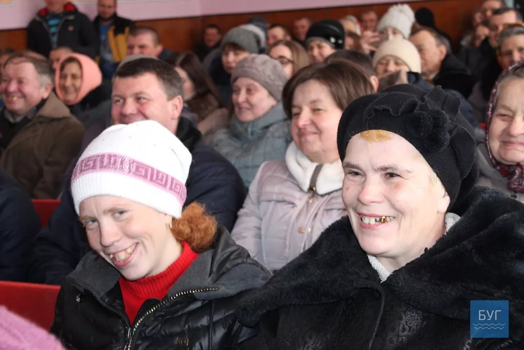 Литовезька ОТГ: вечорниці у Заставному. Найгарячіше глядачі аплодували Дякові 15