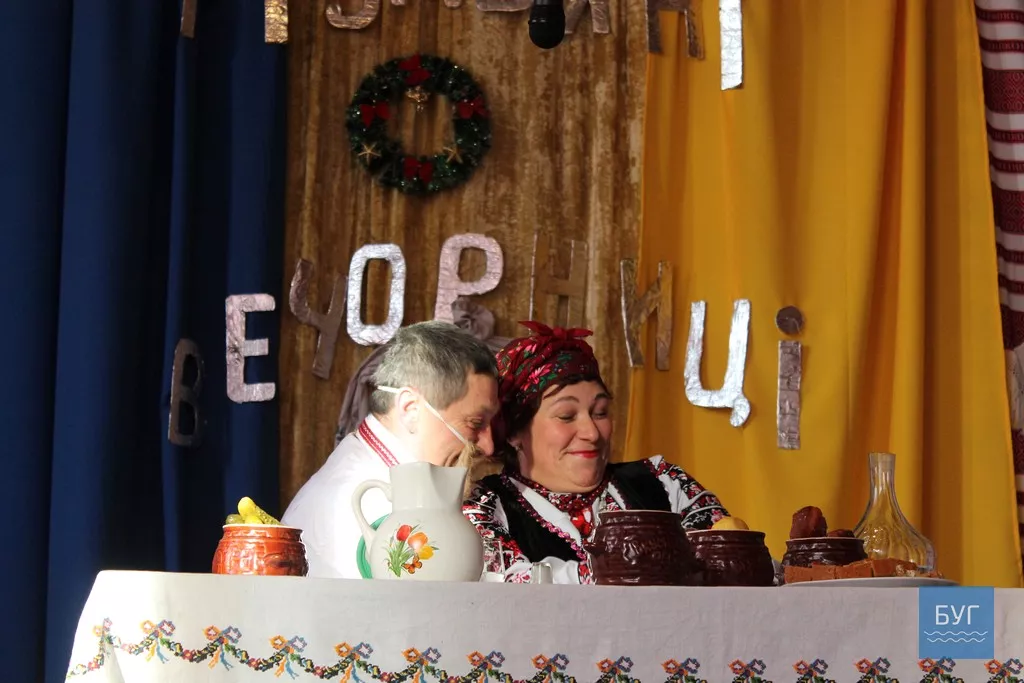 Литовезька ОТГ: вечорниці у Заставному. Найгарячіше глядачі аплодували Дякові 16