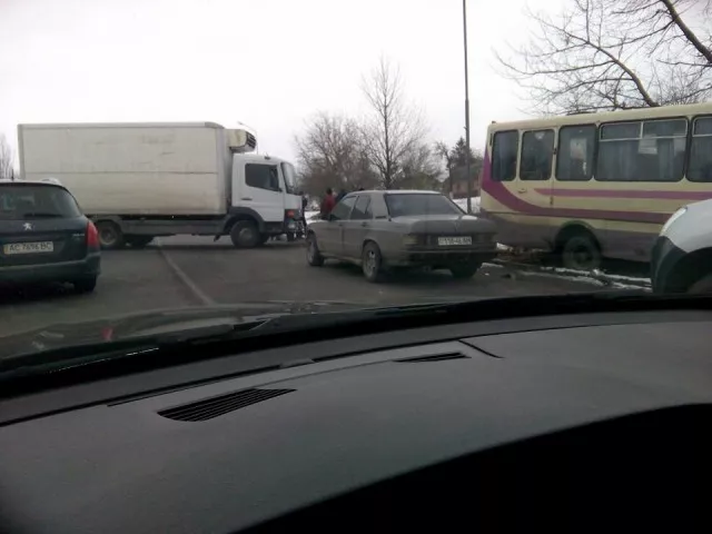 У селі під Луцьком зіткнулися рейсовий автобус "Володимир-Волинський - Луцьк" і вантажівка 3