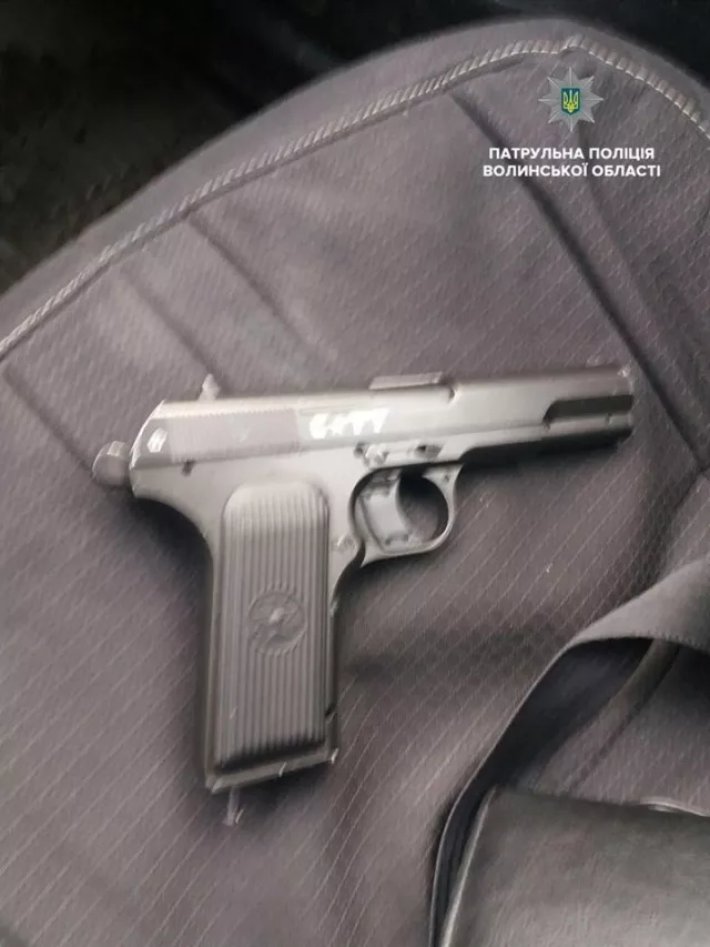 Військовослужбовця з Володимира-Волинського затримали у Луцьку з пістолетом 2