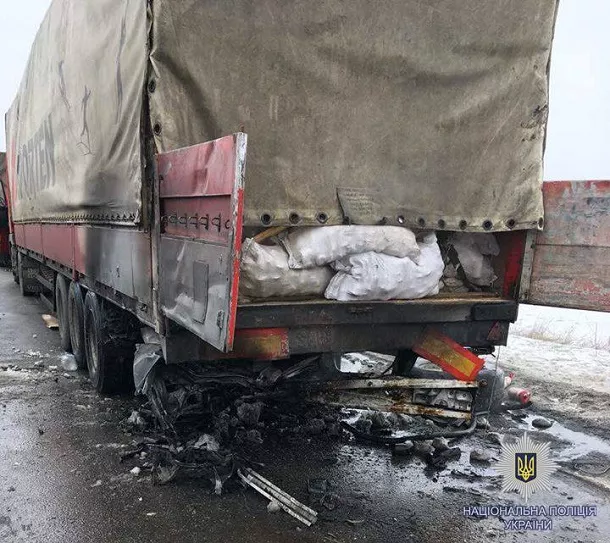 Смертельне ДТП під Харковом: Audi влетів у вантажівку 3