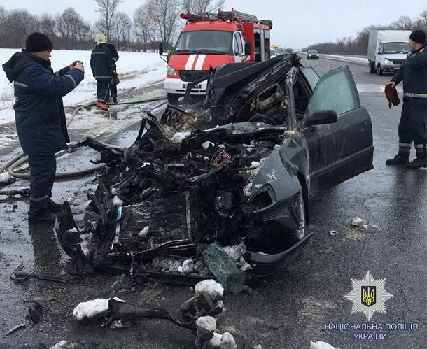 Смертельне ДТП під Харковом: Audi влетів у вантажівку 2