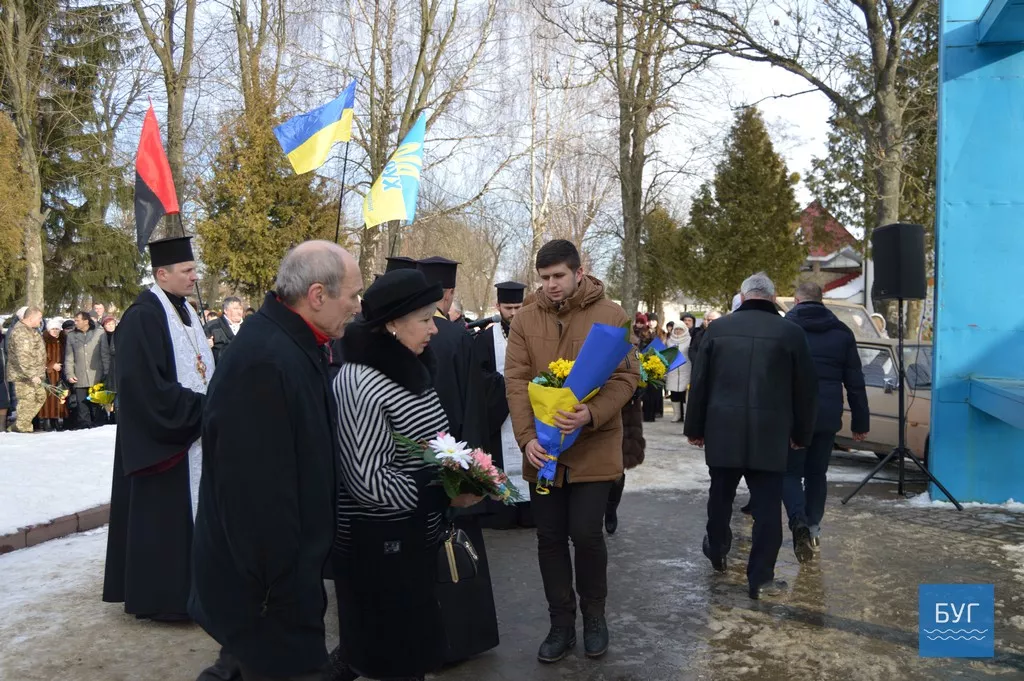 У Нововолинську вшанували пам'ять Героїв Небесної Сотні 11