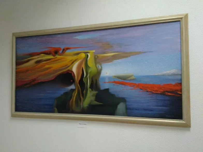 У Володимирі-Волинському виставка сюрреалістичних картини нововолинського митця Анатолія Мужевітіна 3