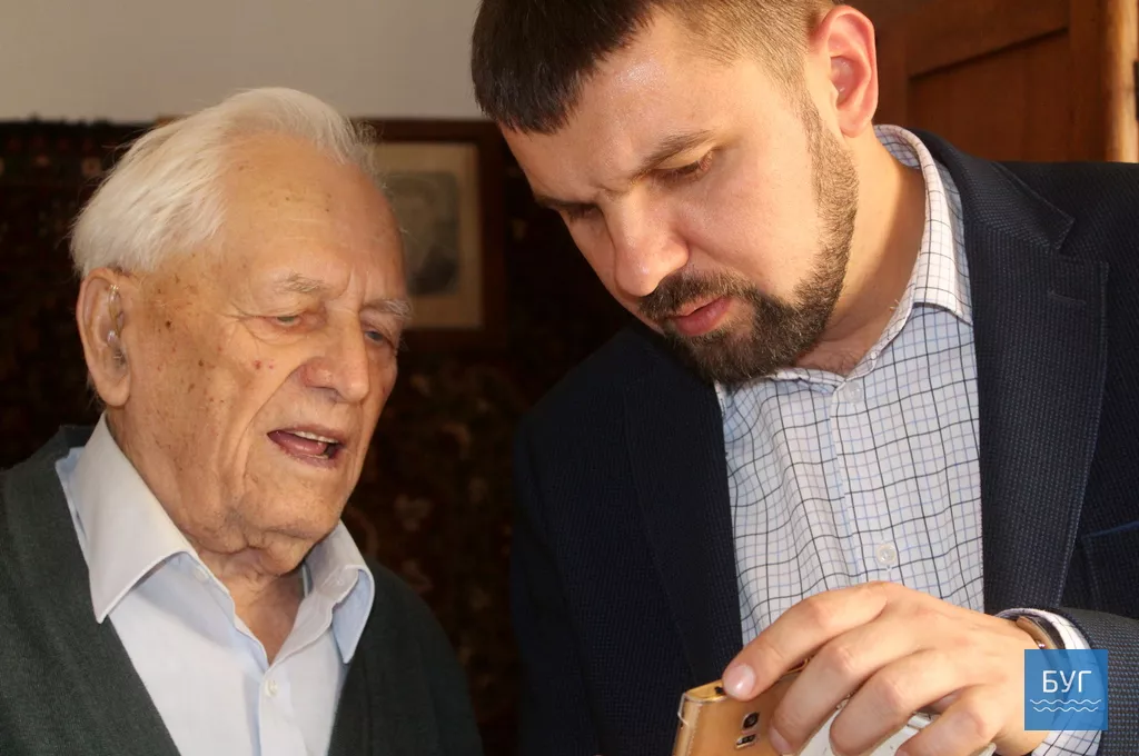 Народний депутат Ігорь Гузь передав почесному громадянину Володимира-Волинського нагороду Верховної Ради України 5