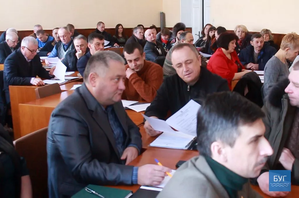 Володимир-Волинська районна рада ухвалила рішення підняти червоно-чорний прапор 1