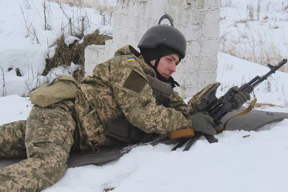 Військовослужбовці 14-ї бригади відновлюють навички стрільби зі стрілецької зброї 9