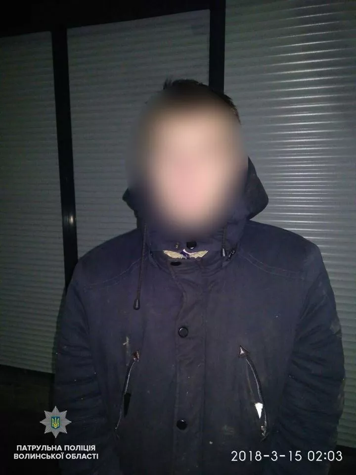 Мешканець Володимира-Волинського проник у автобус у Луцьку, щоб поспати 2