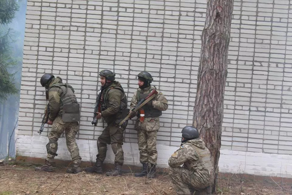 Бійці 14-ї бригади у взаємодії з іноземними відпрацьовують звільнення населених пунктів 12