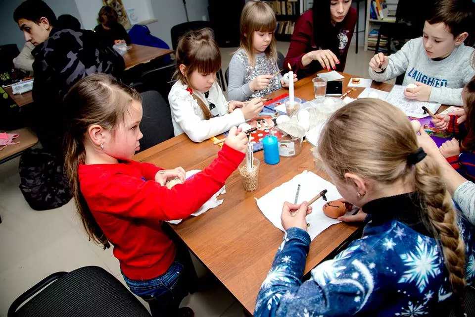 У Нововолинську в молодіжному центрі "Нові крила" відбувся майстер-клас із писанкарства 2