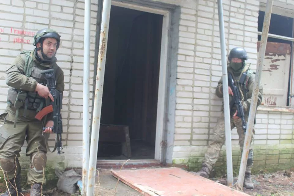 Бійці 14-ї бригади у взаємодії з іноземними відпрацьовують звільнення населених пунктів 9