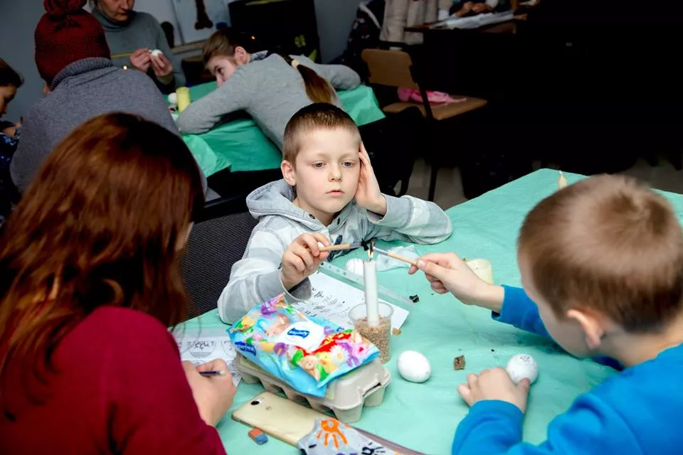 У Нововолинську в молодіжному центрі "Нові крила" відбувся майстер-клас із писанкарства 12