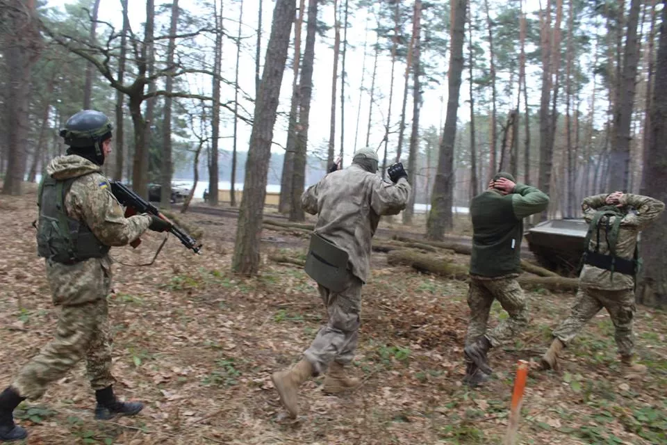 Бійці 14-ї бригади у взаємодії з іноземними відпрацьовують звільнення населених пунктів 6