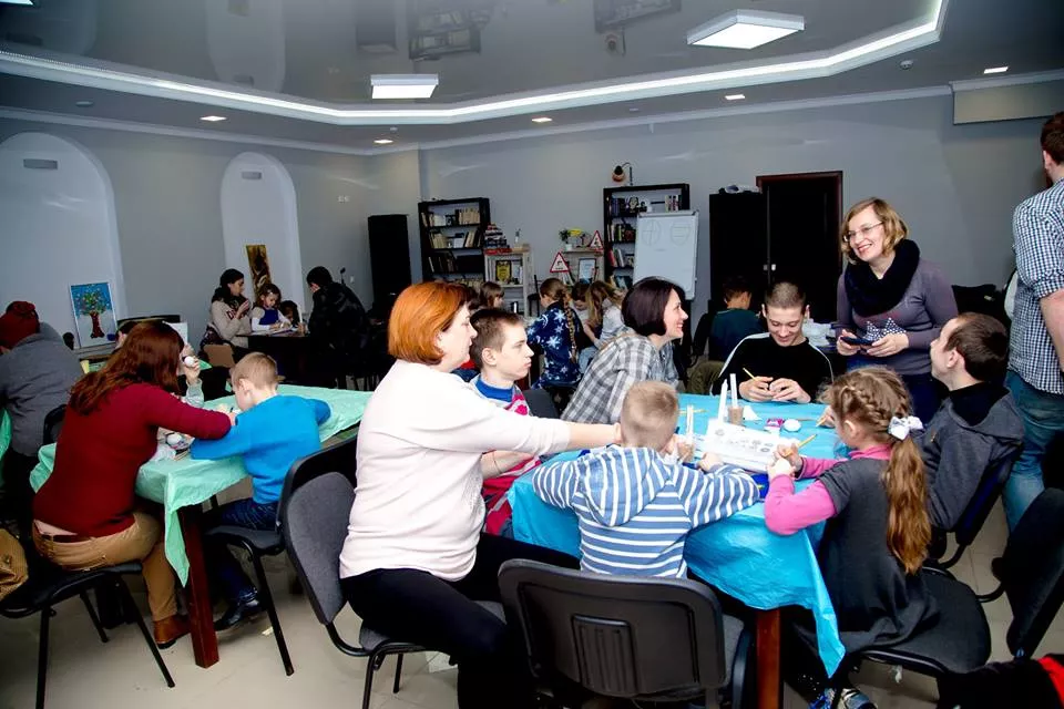 У Нововолинську в молодіжному центрі "Нові крила" відбувся майстер-клас із писанкарства 14