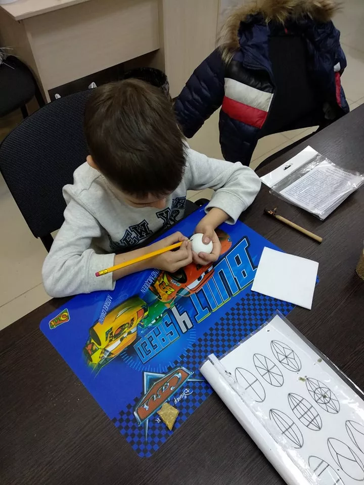 У Нововолинську в молодіжному центрі "Нові крила" відбувся майстер-клас із писанкарства 23