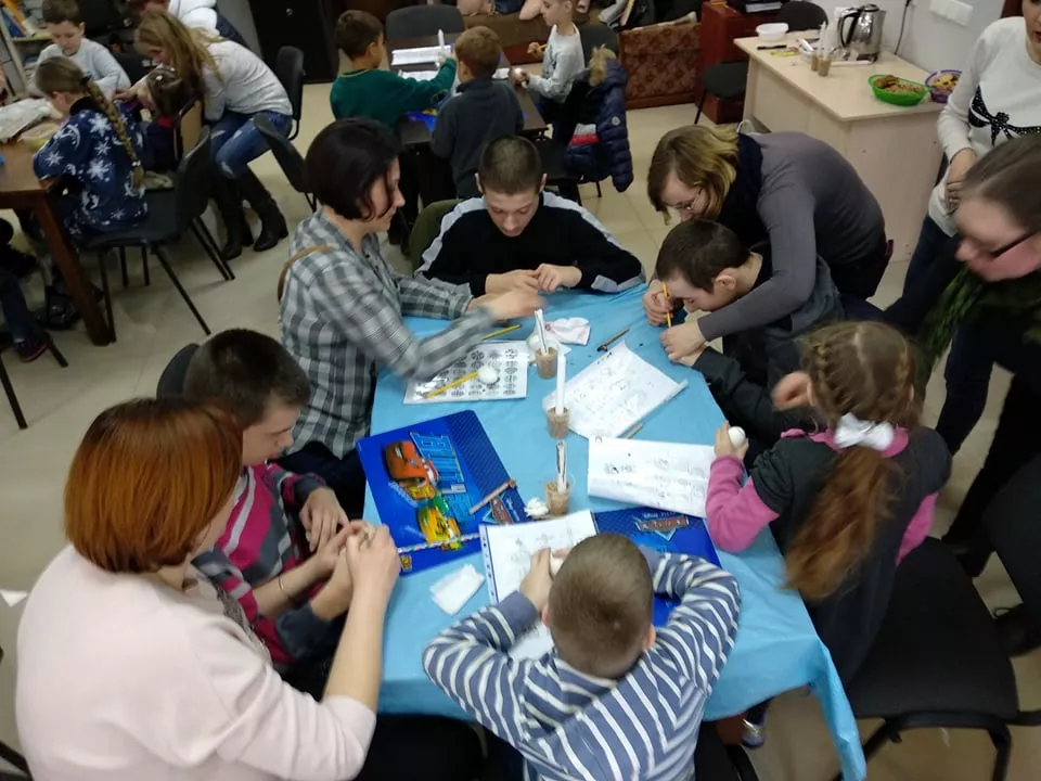 У Нововолинську в молодіжному центрі "Нові крила" відбувся майстер-клас із писанкарства 24