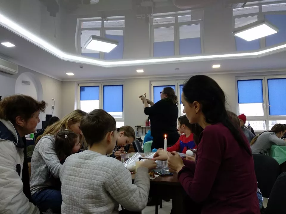 У Нововолинську в молодіжному центрі "Нові крила" відбувся майстер-клас із писанкарства 25