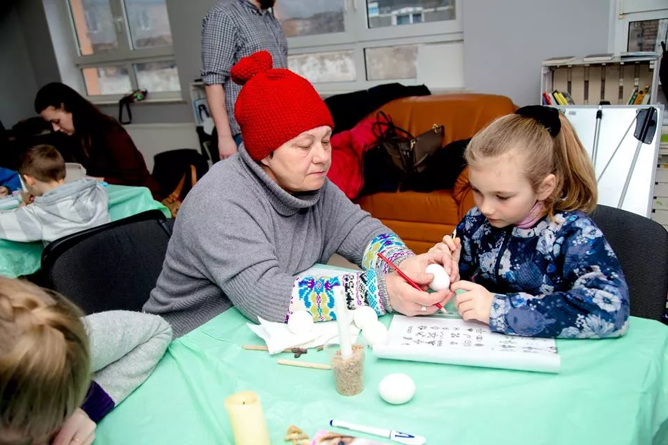 У Нововолинську в молодіжному центрі "Нові крила" відбувся майстер-клас із писанкарства 16