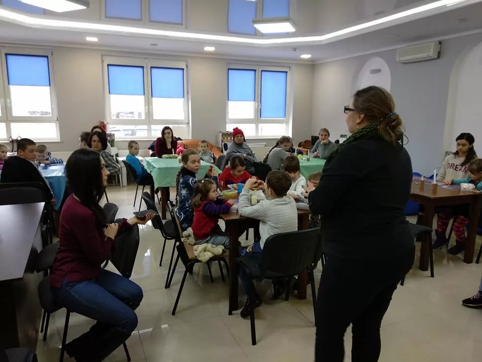 У Нововолинську в молодіжному центрі "Нові крила" відбувся майстер-клас із писанкарства 18