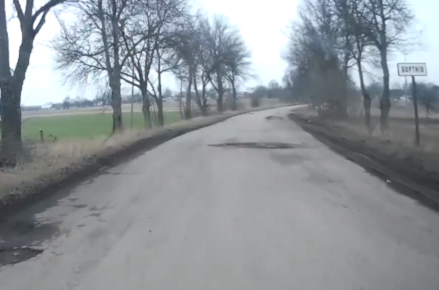 "Дорогу хочуть всі", - мешканці сіл поблизу Нововолинська звернулися до Гройсмана 4