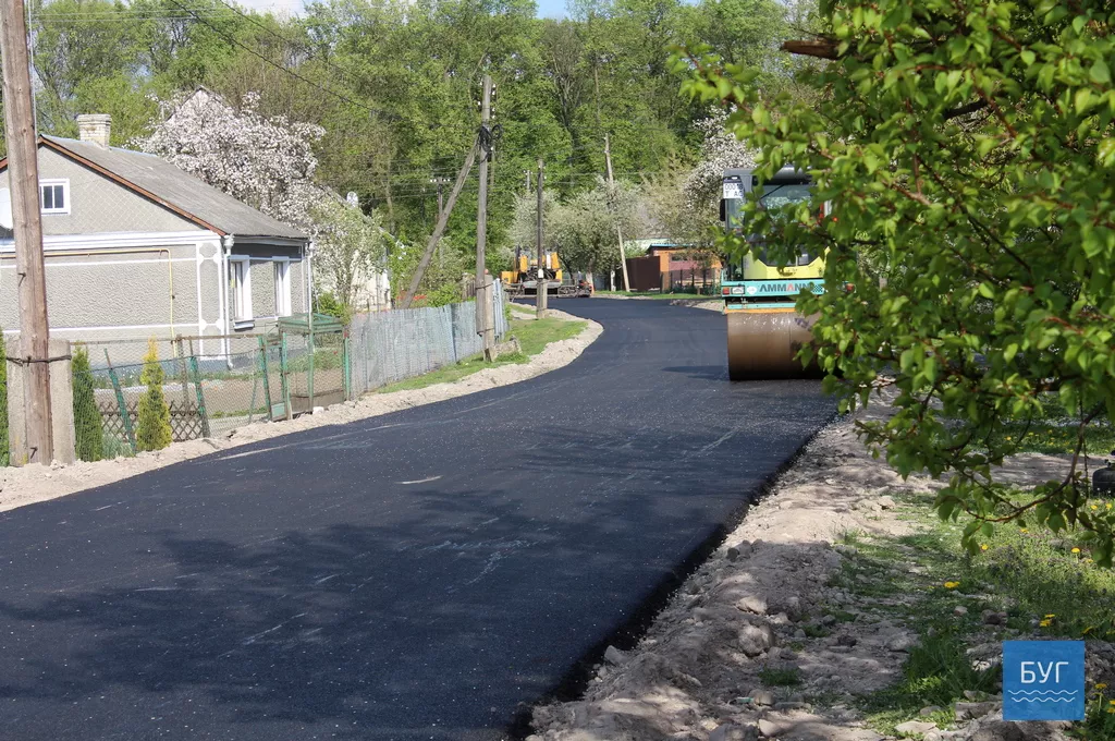 У Володимирі-Волинському вже заасфальтували дві вулиці 2