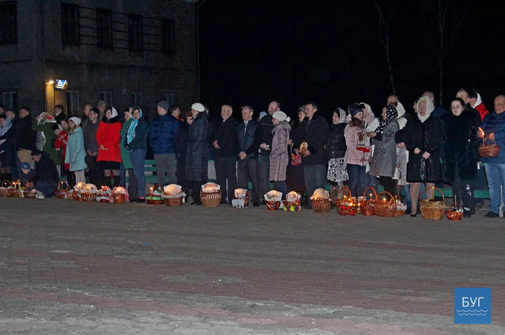 Володимир-волинці вночі святили паску 15