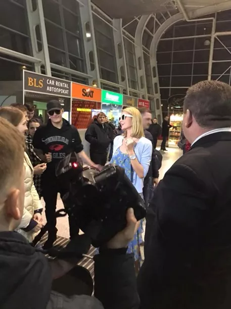 Періс Хілтон з нареченим прилетіла до Львова 2