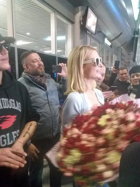 Періс Хілтон з нареченим прилетіла до Львова 3