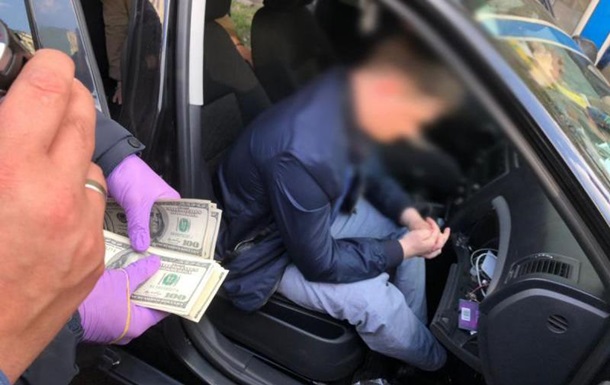 На великому хабарі взяли співробітника главку СБУ 5