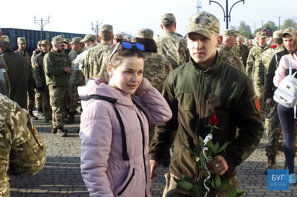 На Володимир-Волинському залізничному вокзалі другий ранок поспіль зустрічали захисників 3