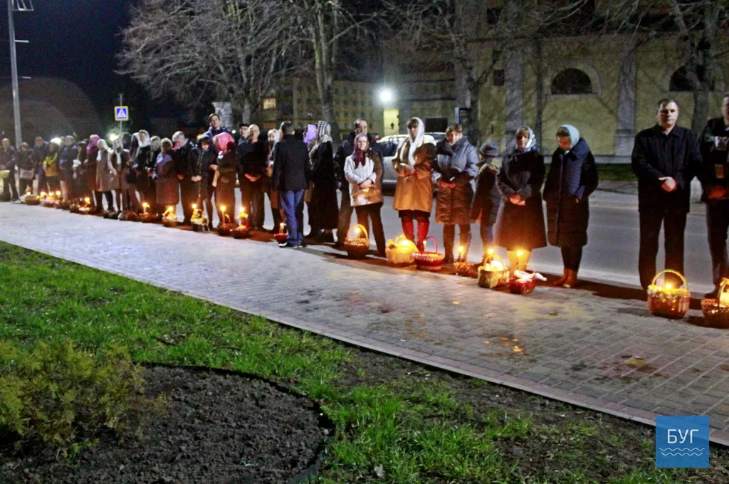 Володимир-волинці вночі святили паску 12